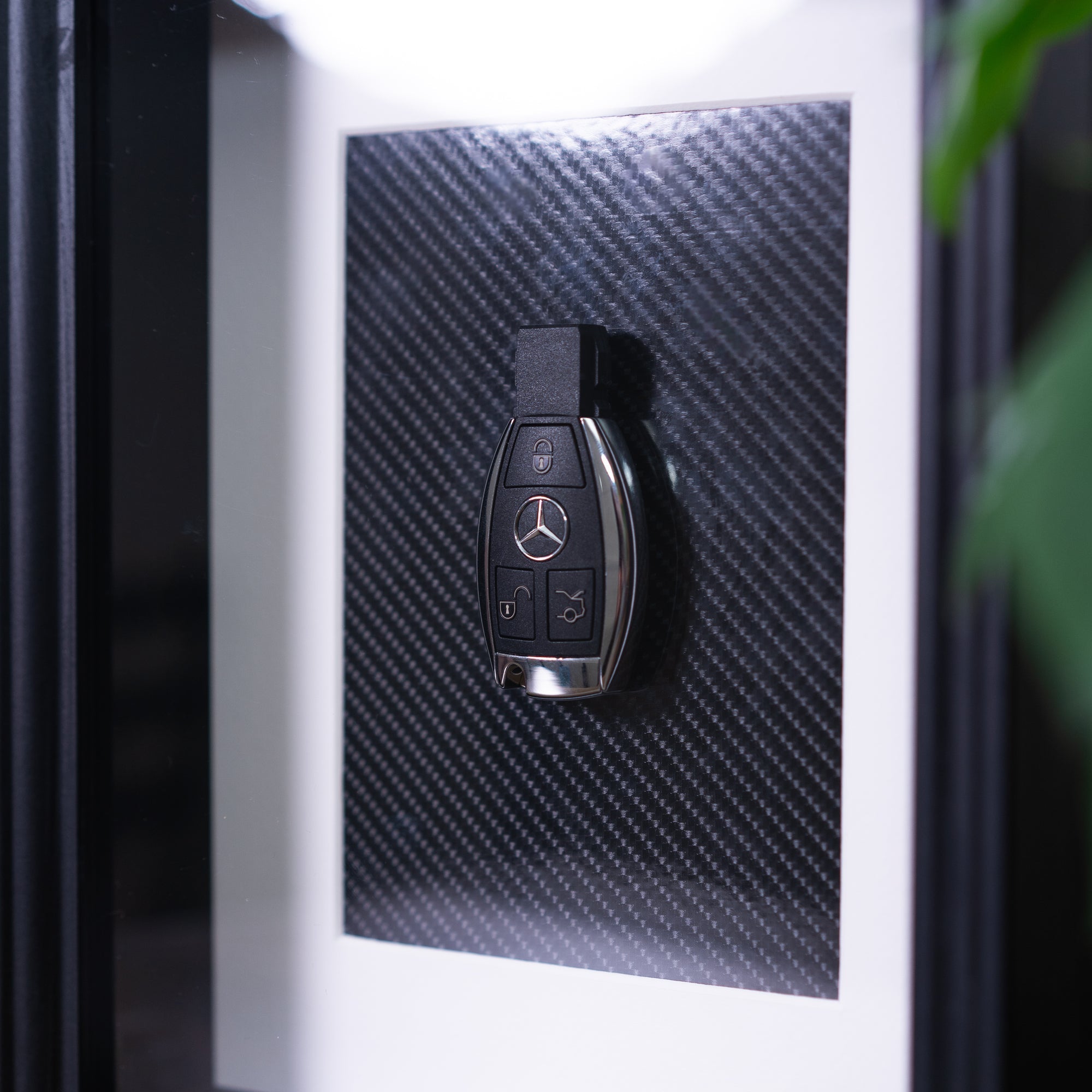 'Carbon Luxury' - Mercedes Carta Verde