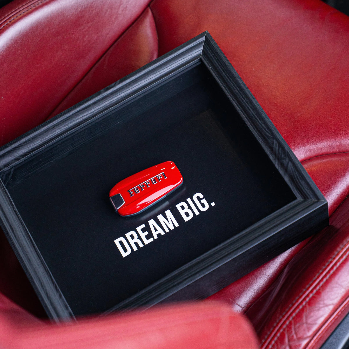 'DREAM BIG.' Carta Verde